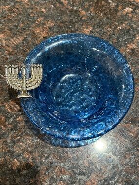 GLASS SMALL BOWLDISH WITH HANUKKAH MENORAH IN CHROME